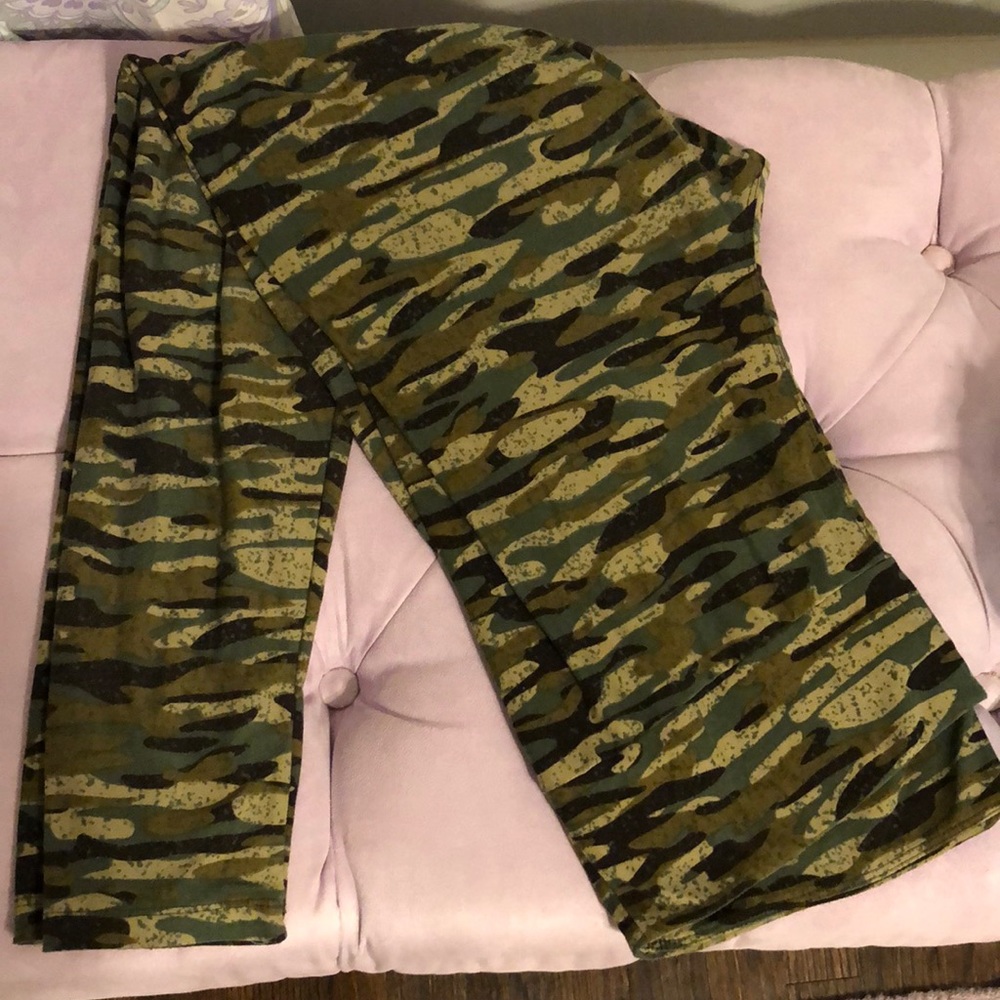Unicorn Alert! 🦄 *LuLaRoe* Camo TC leggings 🦄